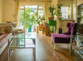 Adorable Hackney Flat with Balcony